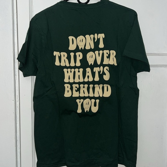 Don’t Trip Over What’s Behind You Short Sleeve Shirt Size Small - Picture 2 of 4